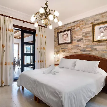 Lanzarote The Olive - Pool Heated Villa *